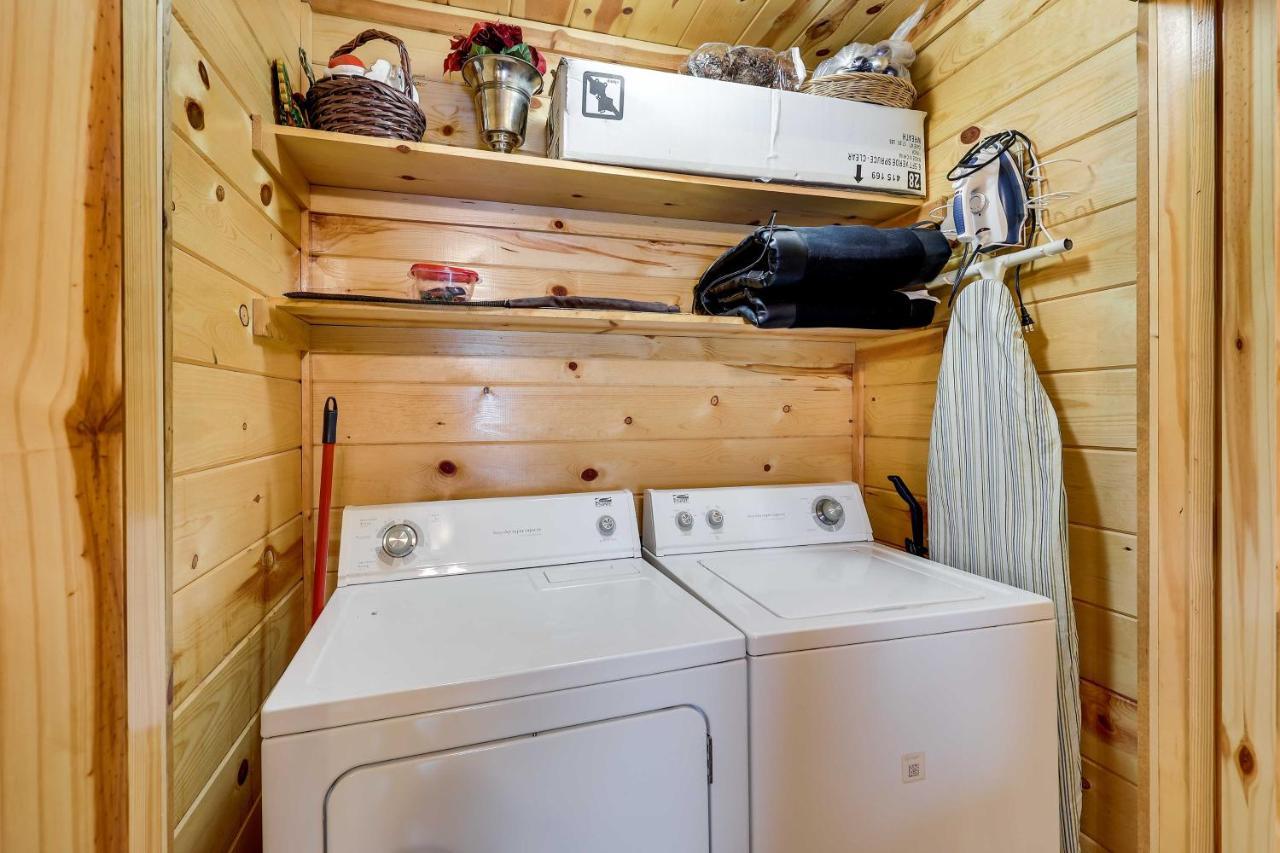 Broken Bow Rental Cabin With Hot Tub And Bar Exteriör bild