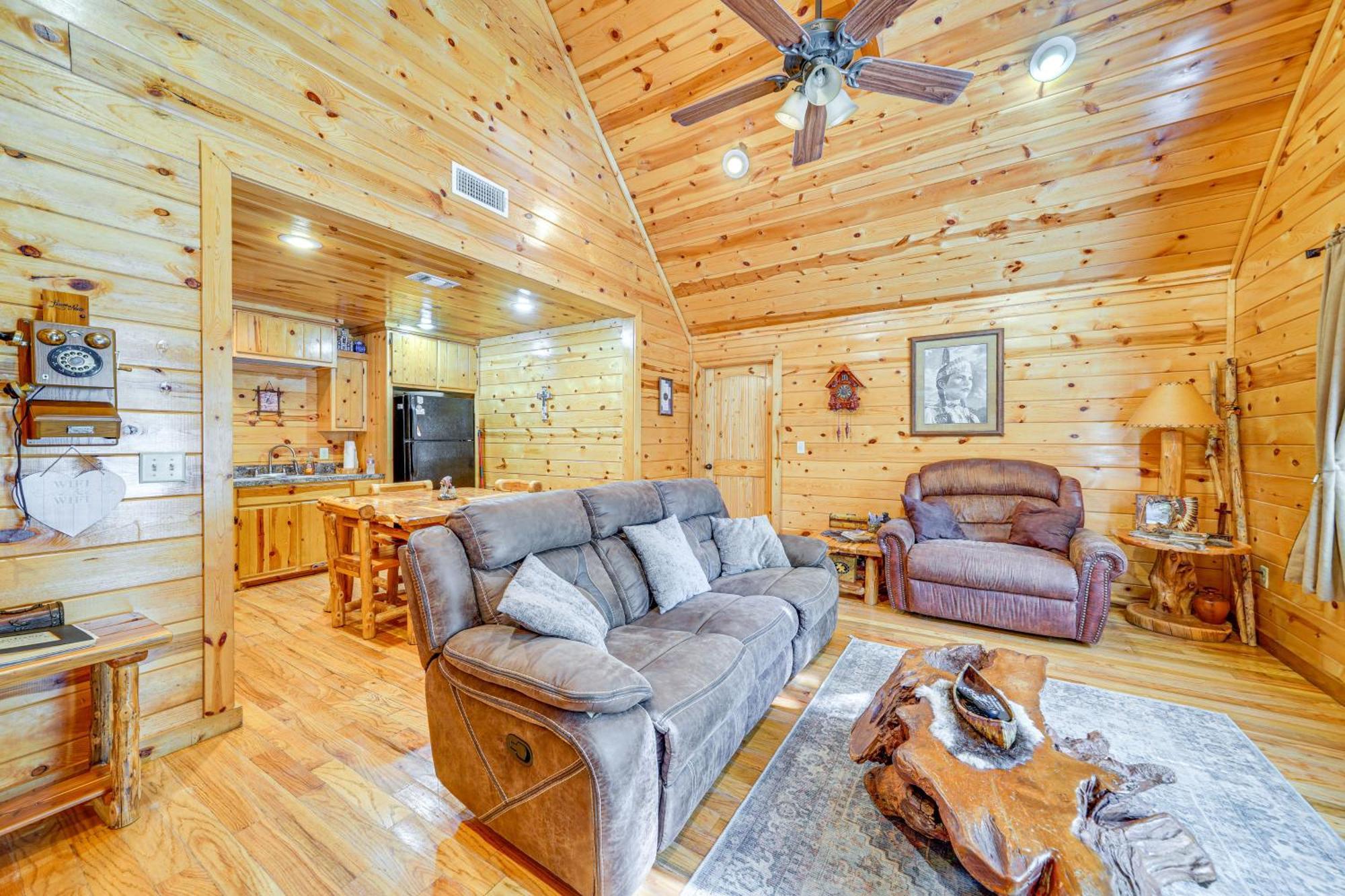 Broken Bow Rental Cabin With Hot Tub And Bar Exteriör bild